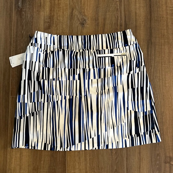 NWT Tail Activewear Splice Golf Skort -Size M - Picture 3 of 4